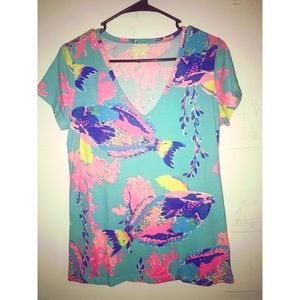 Lilly Pulitzer vneck tee